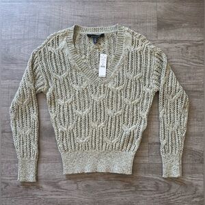 NWT White House Black Market Cream V-Neck Sweater Size XS